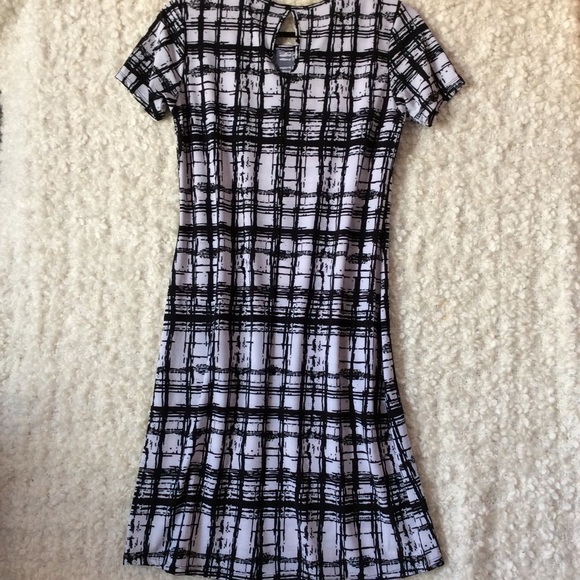💥3 for $20💥 NWT geometrical pattern midi dress - Picture 2 of 7